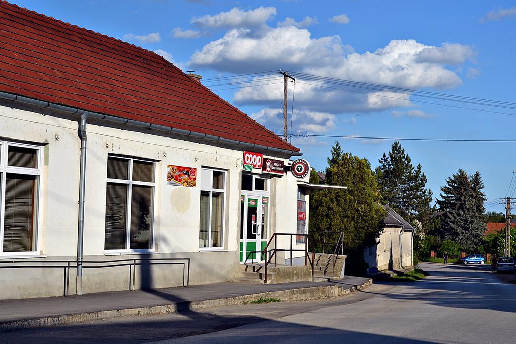 Ferenc Wellnes Apartment Csajág Exteriör bild